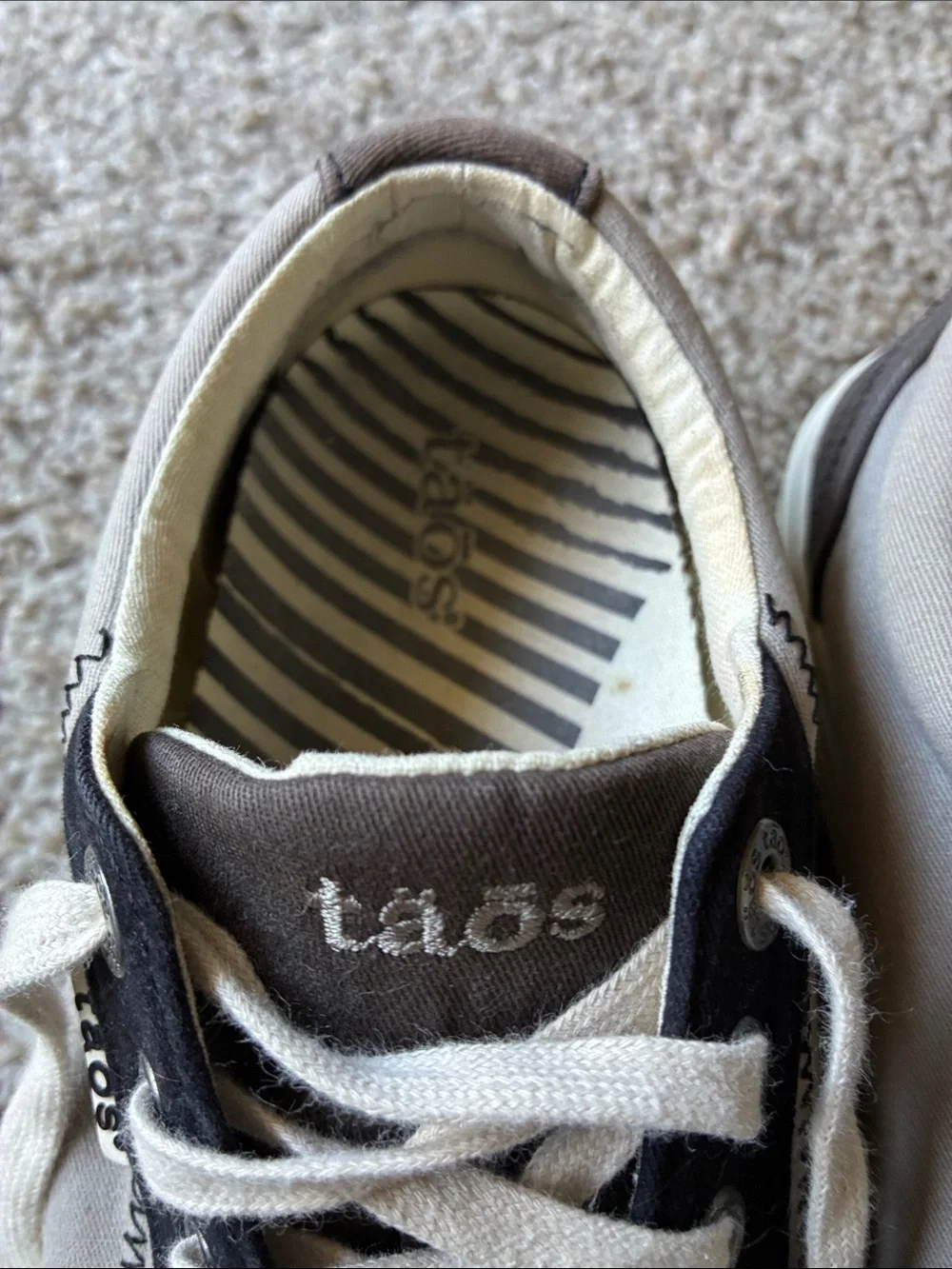 Taos Footwear Cream & Black Canvas Low-Top Sneakers